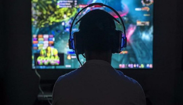 Cậu bé thần đồng suýt bị đuổi học vì nghiện game online