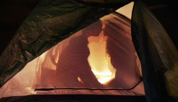 7 điều cần lưu ý nếu bạn nuôi ý định làm ''chuyện yêu'' khi cắm trại