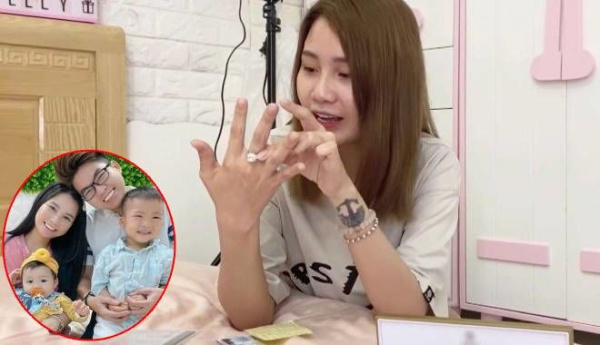 Hot mom Thanh Trần khoe được chồng tặng nhẫn kim cương 250 triệu đồng 