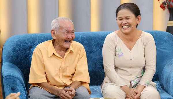 Cụ ông lấy vợ kém 36 tuổi, sinh con ở tuổi 72: Giờ U100 vẫn hạnh phúc