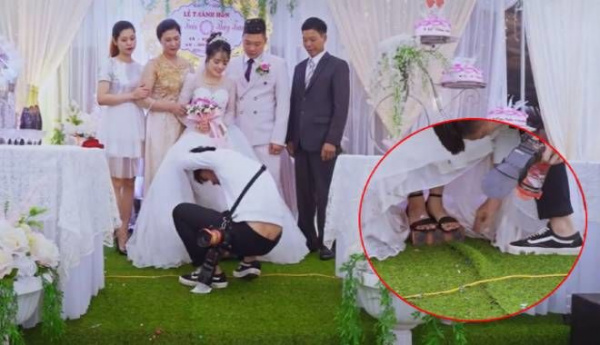 Thợ chụp ảnh cưới có tâm nhất Việt Nam: Nhặt gạch kê chân cho cô dâu