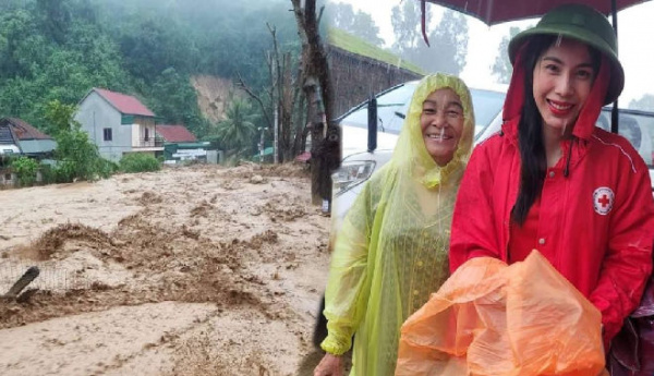 Thủy Tiên về Nghệ An làm thiện nguyện giúp đỡ bà con vùng bão