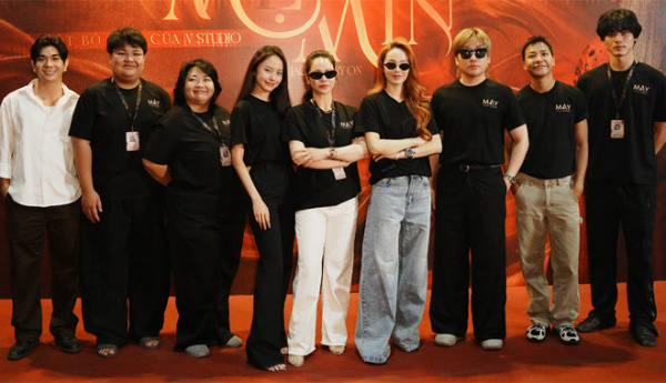 Minh Hằng bất ngờ xuất hiện tại buổi khai máy phim "Mẹ mìn"