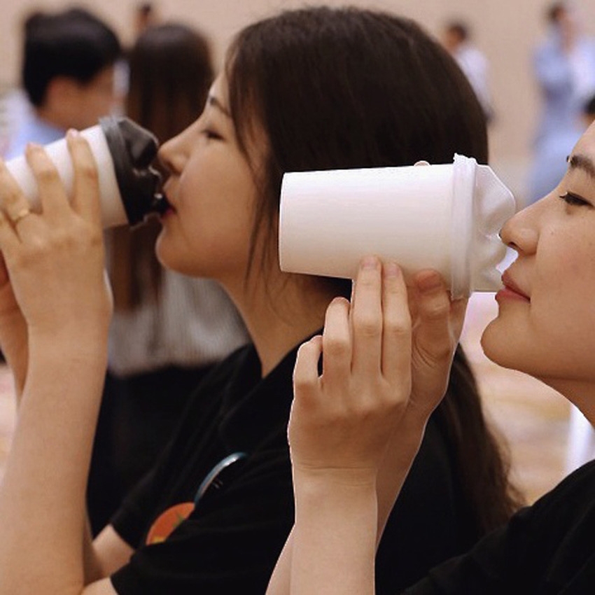 Giới trẻ Hàn Quốc mê mệt li cà phê 