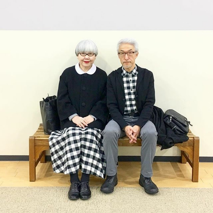 Cặp vợ chồng cùng diện đồ đôi chất lừ suốt 37 năm kết hôn