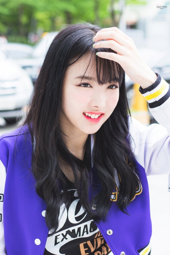 bestie idol nu co ban tay dep
