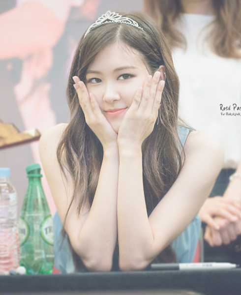 bestie idol nu co ban tay dep