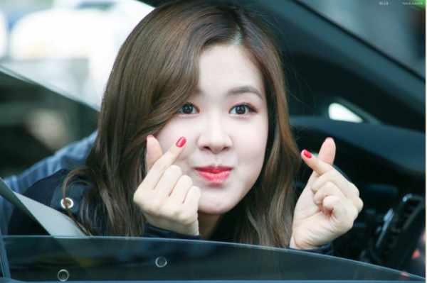 bestie idol nu co ban tay dep