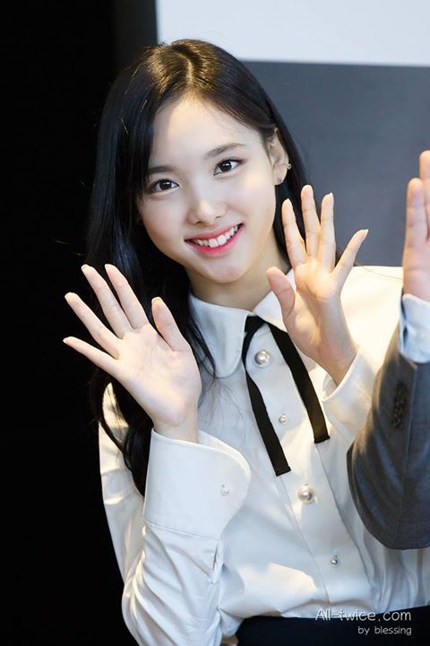 bestie idol nu co ban tay dep