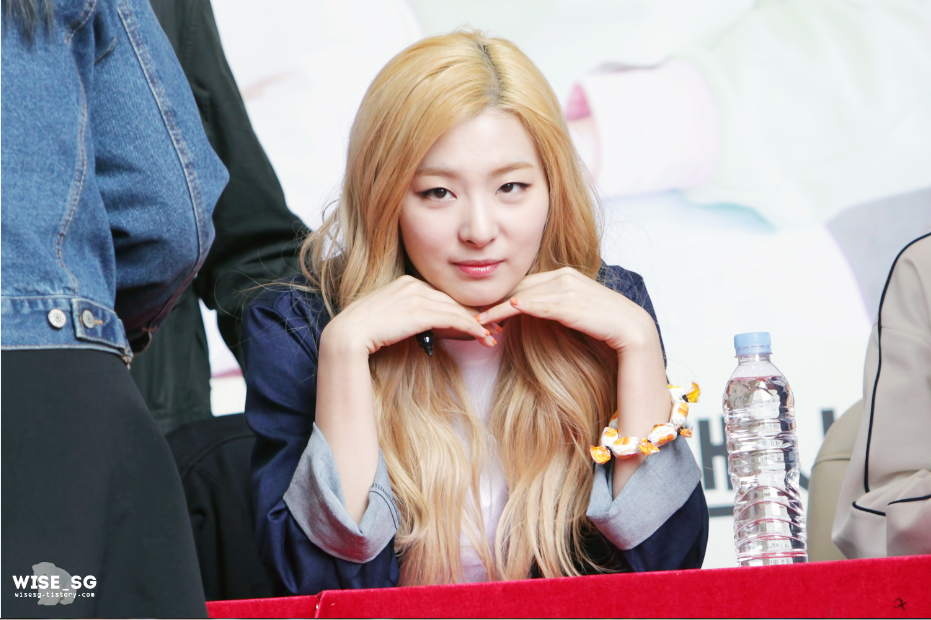 bestie idol nu co ban tay dep