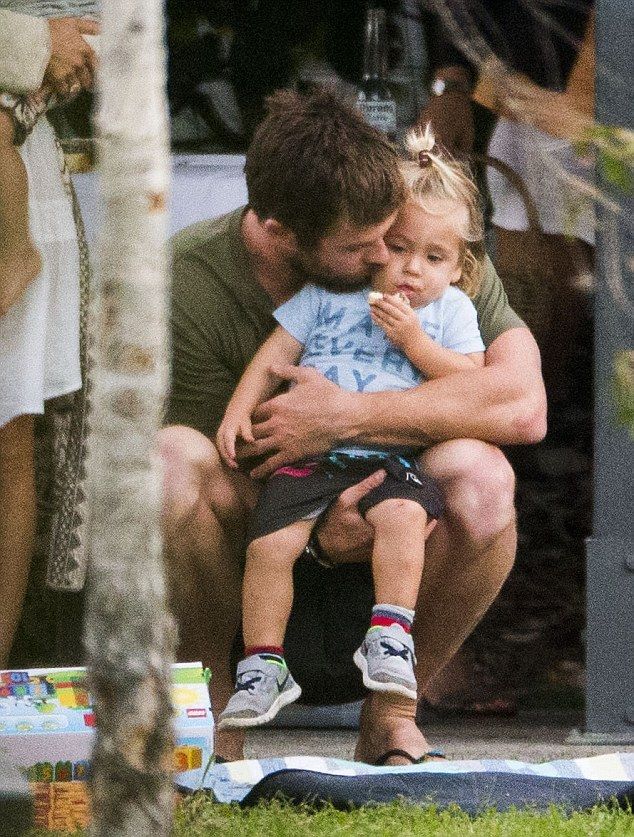 bestie chris hemsworth