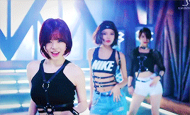 bestie day dai nguc cua idol nu