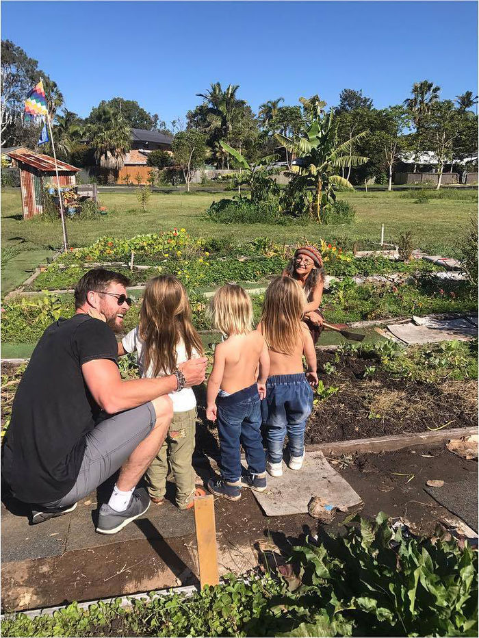 bestie chris hemsworth