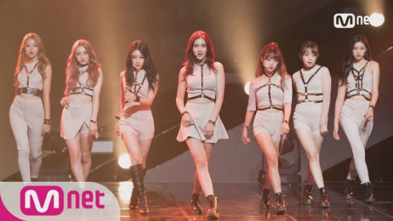 bestie day dai nguc cua idol nu