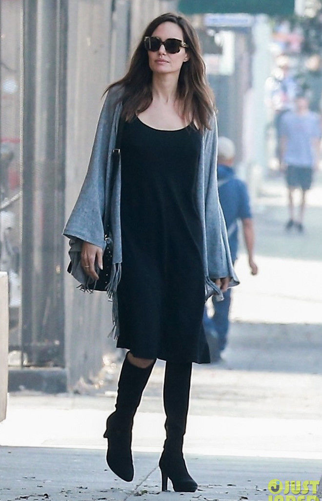 bestie Angelina Jolie dep ruc ro sau li hon
