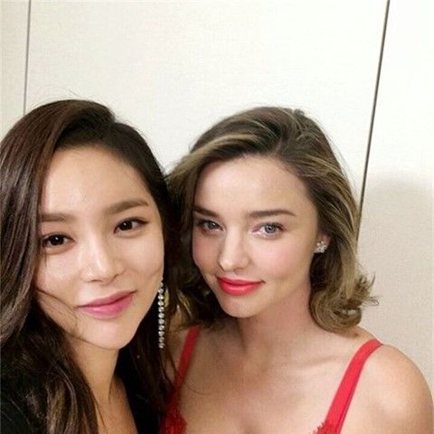 bestie khi my nhan chau a doc sac ben nguoi dep phuong tay