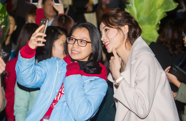 bestie hau truong chup anh ngay ret sao viet
