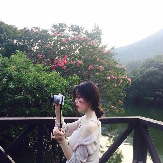 bestie cac nang thu ngay bi kip tha dang xinh de that rang ro trong tung shoot anh