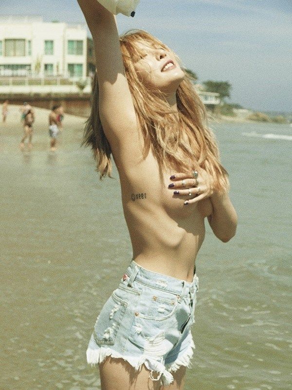 bestie nhung lan sao han khoe duong cong nong bong trong anh ban nude