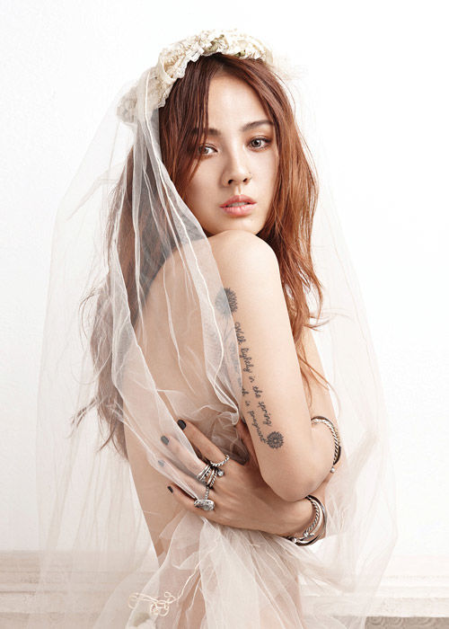 bestie nhung lan sao han khoe duong cong nong bong trong anh ban nude