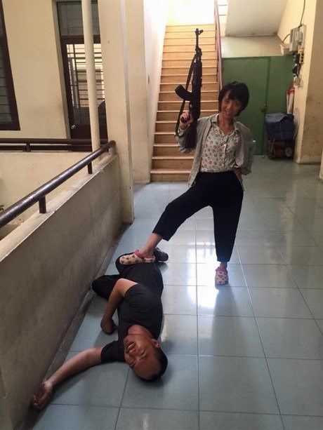 bestie dang anh lang man chan che sao viet thi nhauy dim hang ban doi