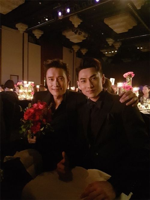 Bestie - Xuyt xoa ghen ti voi sao Viet khi than thiet chup hinh cung sao ngoai