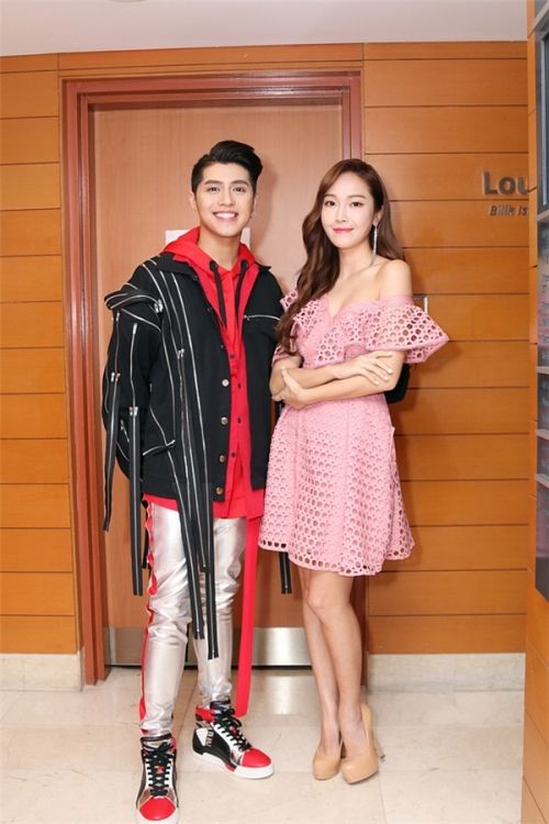 Bestie - Xuyt xoa ghen ti voi sao Viet khi than thiet chup hinh cung sao ngoai