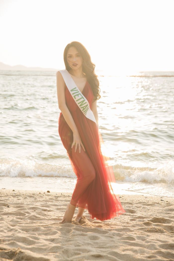 bestie nhung bo trang phuc Huong Giang idol mac di thi hoa hau chuyen gioi
