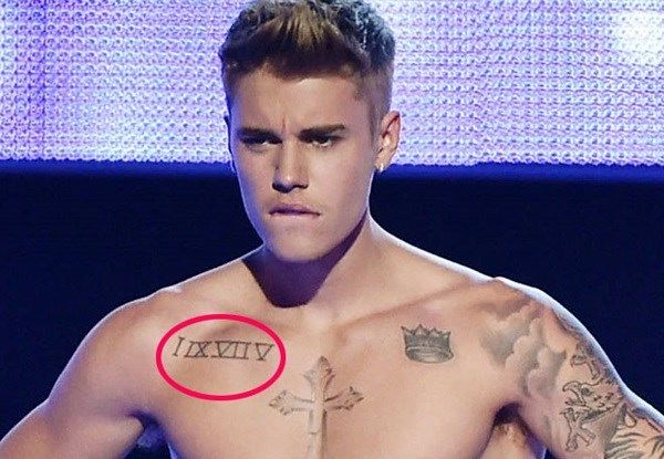 Justin Bieber khoe ngực trần phủ kín hình xăm