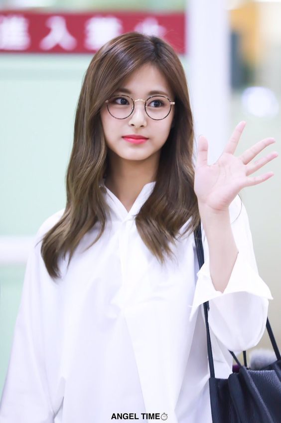Bestie guong mat moc