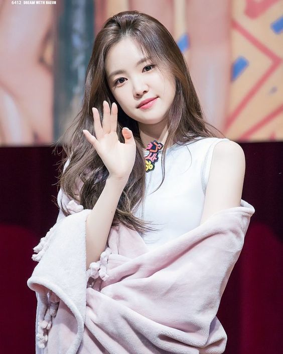 Bestie guong mat moc
