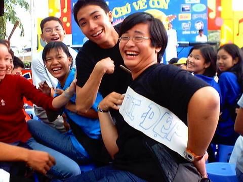 bestie nhin lai anh thuo chua lot xac sao viet chi muon giau nhem di
