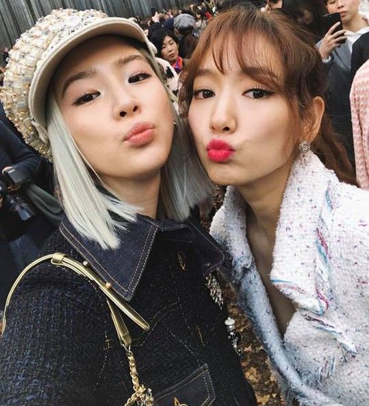 bestie thoi trang sao han tham do nuoc ngoai