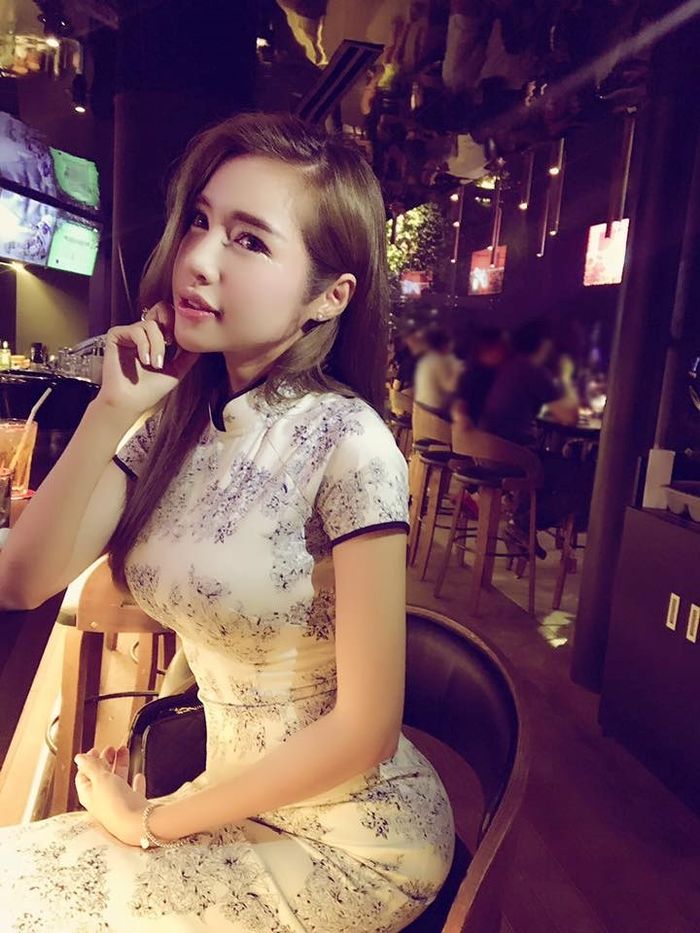 bestie sao viet dien trang phuc truyen thong nuoc khac