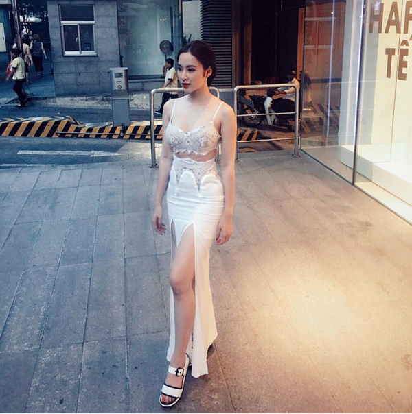 bestie nhung doi giay lam hong bọ trang phuc cua sao viet