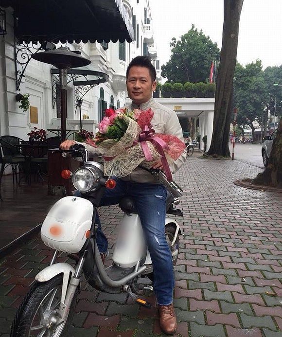 Hình ảnh bình dị khi sao Việt đi xe máy khiên fan thích thú