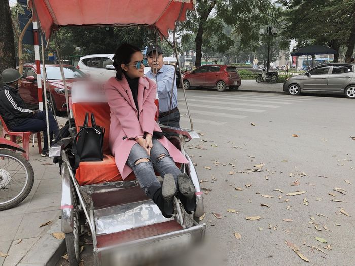 Hình ảnh bình dị khi sao Việt đi xe máy khiên fan thích thú