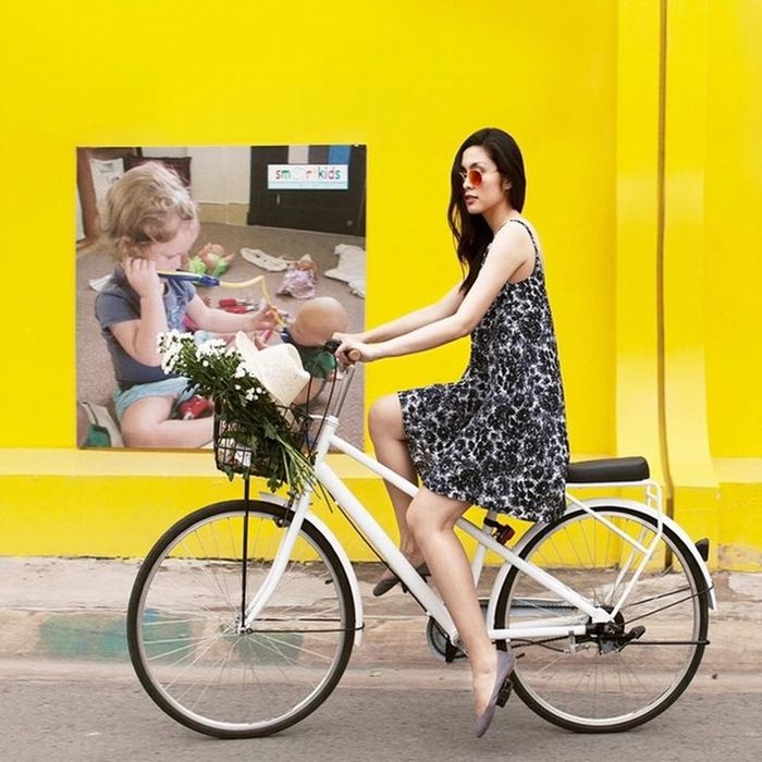Hình ảnh bình dị khi sao Việt đi xe máy khiên fan thích thú