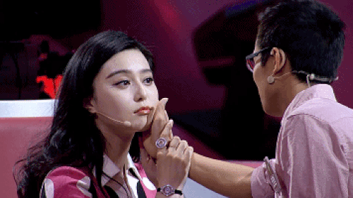 Đủ kiểu chứng minh không phẫu thuật thẩm mỹ của các người đẹp Hoa ngữ