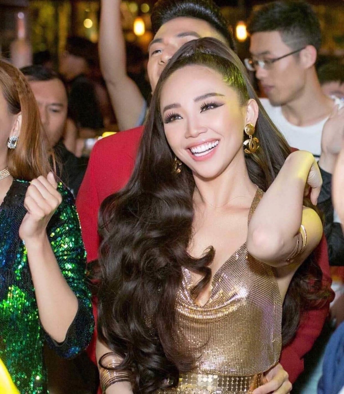 Những kiểu tóc hớp hồn fan giúp sao Việt thay đổi diện mạo 
