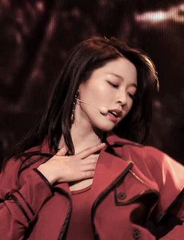 Dàn nữ thần Kpop sexy khiến fan lịm tim nhờ khoảnh khắc gợi cảm