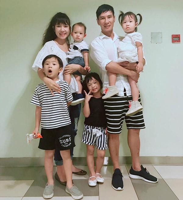 Phát hờn trước bộ ảnh gia đình hạnh phúc lung linh của sao Việt