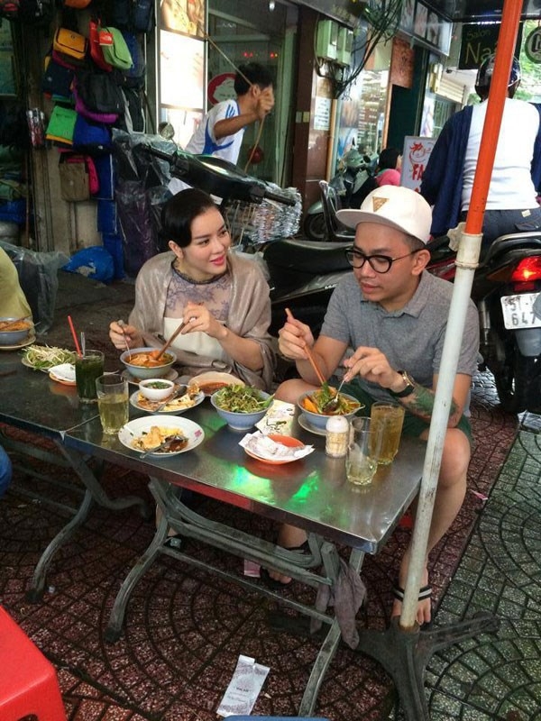 Những quán ăn bình dân cứ “đến là gặp thần tượng” nổi tiếng ở Sài Gòn