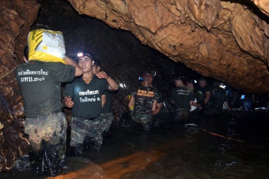 Cách nào đã giúp đội bóng trẻ Thái Lan sống sót sau 9 ngày mất tích?