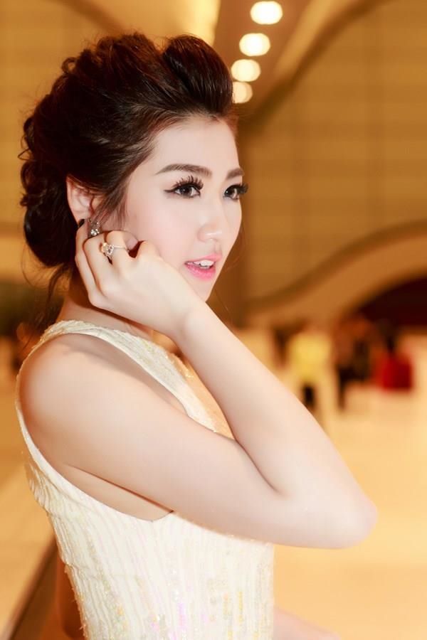 Những phụ kiện nhỏ nhưng “đắt xắt ra miếng” của sao Việt