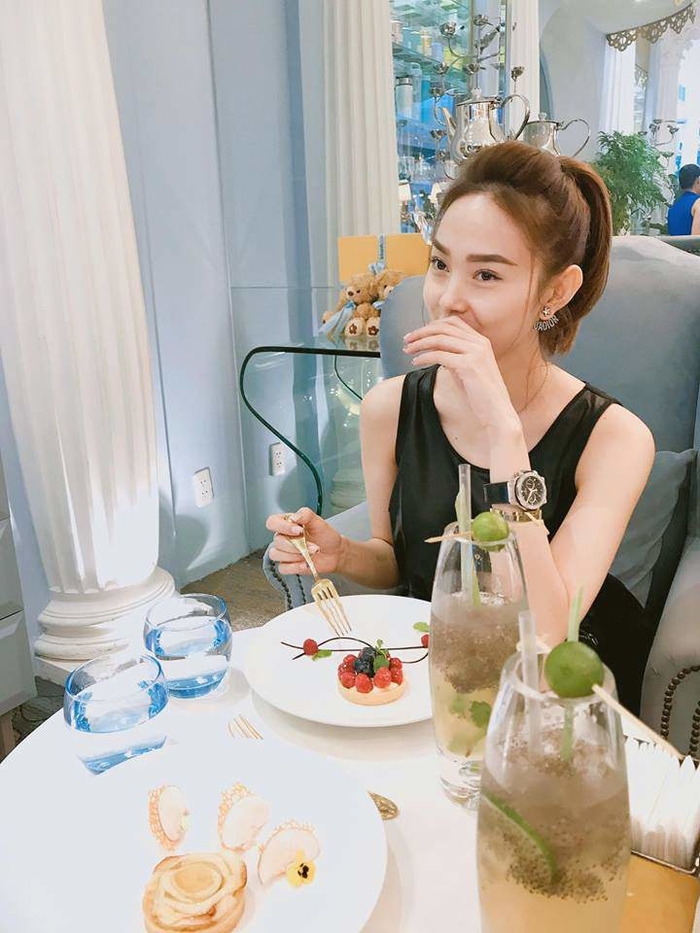 Những phụ kiện nhỏ nhưng “đắt xắt ra miếng” của sao Việt