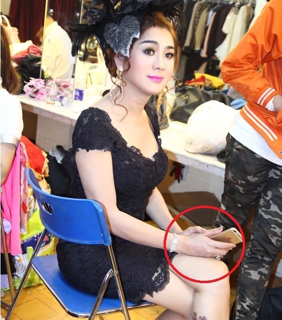 Những phụ kiện nhỏ nhưng “đắt xắt ra miếng” của sao Việt