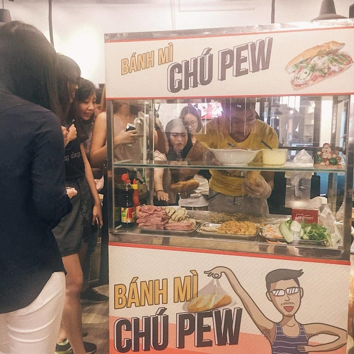 Sao Việt tuần qua: Pew Pew đi bán bánh mỳ, Chúng Huyền Thanh khoe dáng