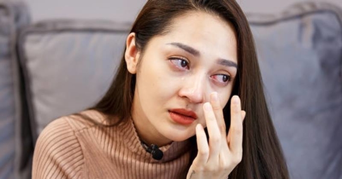 So kè khoảnh khắc 17 mĩ nhân Việt rơi nước mắt