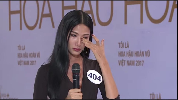 So kè khoảnh khắc 17 mĩ nhân Việt rơi nước mắt